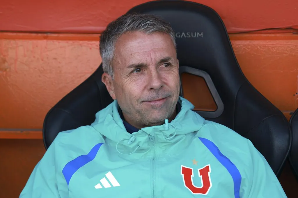 Gustavo Álvarez no entregó dos días libres. No hay tiempo para descansar en Universidad de Chile.