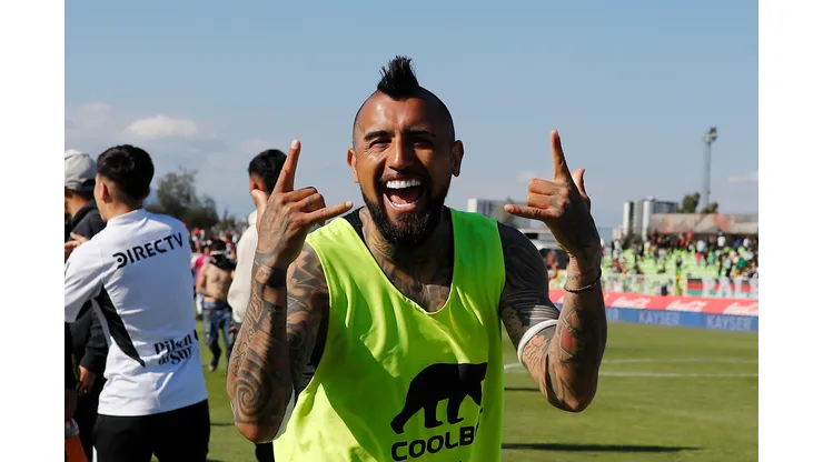 Arturo Vidal vive días alegres en Colo Colo.