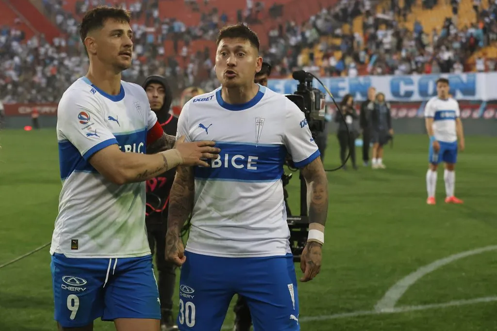 El padre de Nicolás Castillo le pegó a un hincha en el Clásico Universitario.
