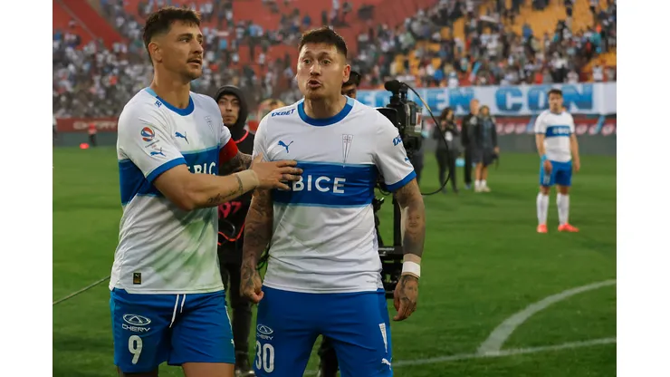 El padre de Nicolás Castillo le pegó a un hincha en el Clásico Universitario.