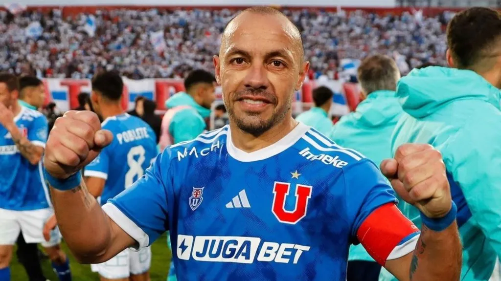 El capitán azul es uno de los que finaliza contrato a fin de año (Prensa UCH)