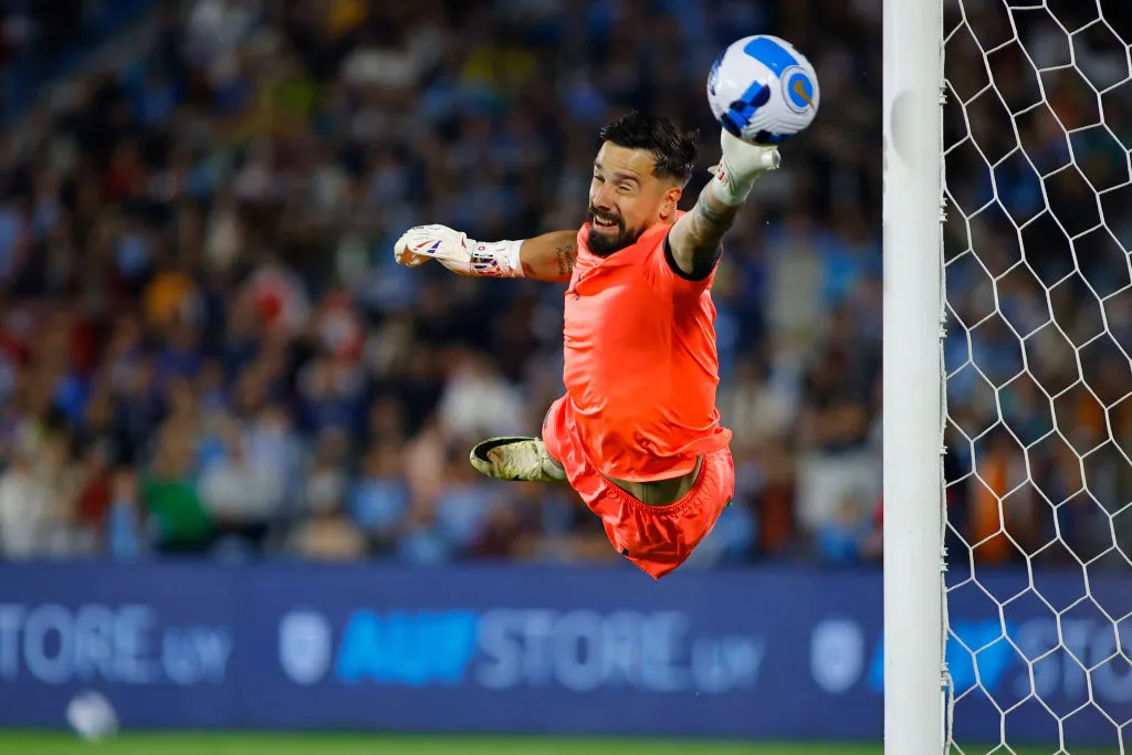 Galíndez fue la gran figura de Ecuador ante Uruguay | Foto: Getty Images