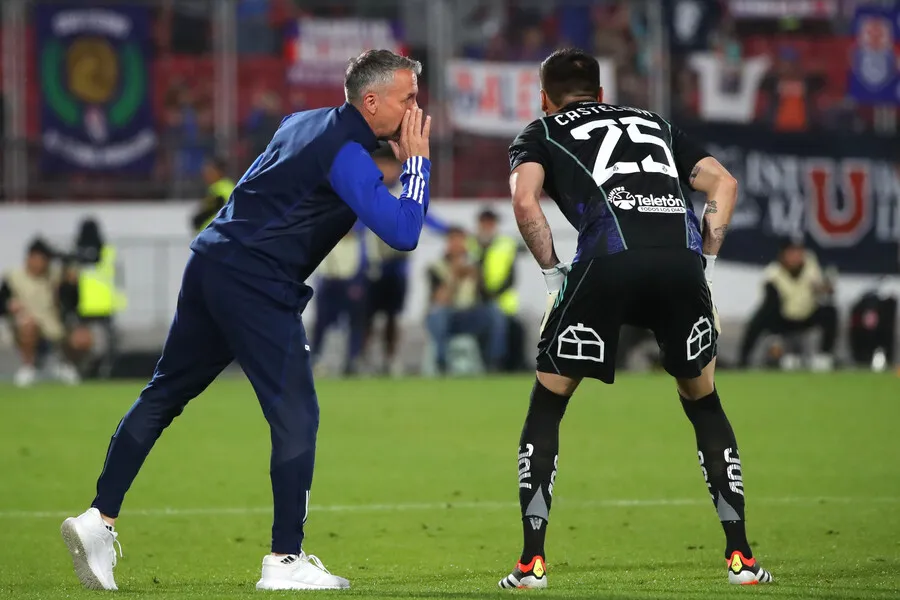 Gustavo Álvarez planea su partido ante la UC | Foto: Photosport