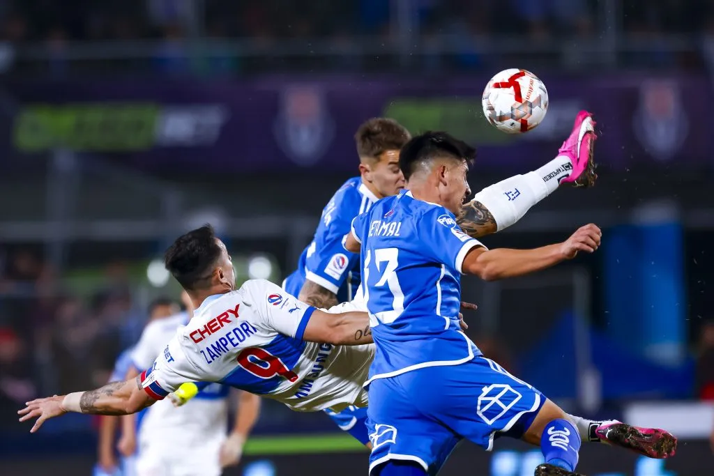 Los Cruzados le aguaron la fiesta al Chuncho en el partido por la primera rueda | Foto: Pepe Alvujar/Photosport