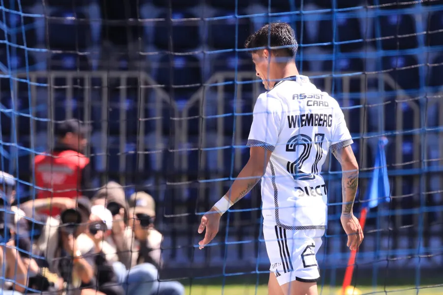 Johnny Herrera destaca a Erick Wiemberg. | Foto: Photosport