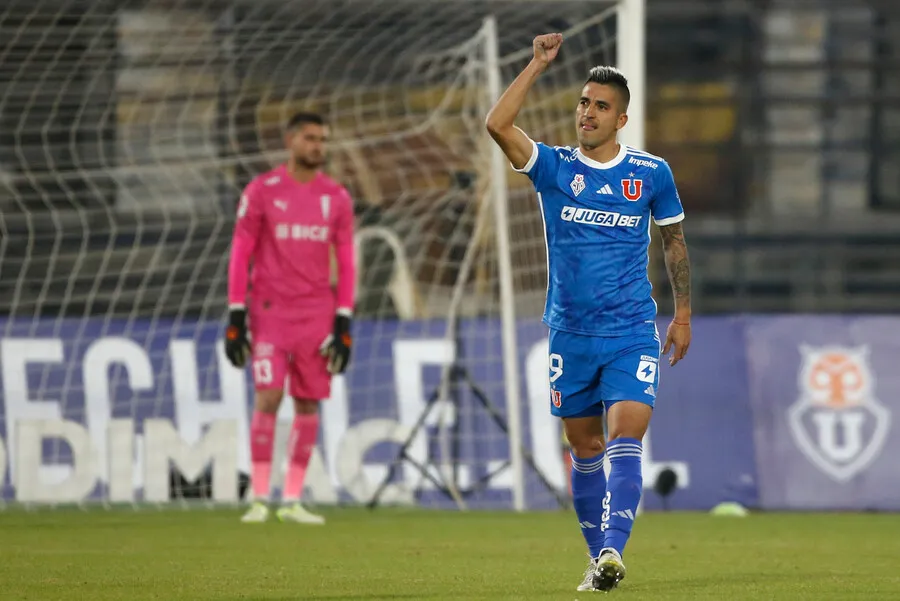 Fernández anotó en el Clásico Universitario de la primera rueda | Foto: Photosport