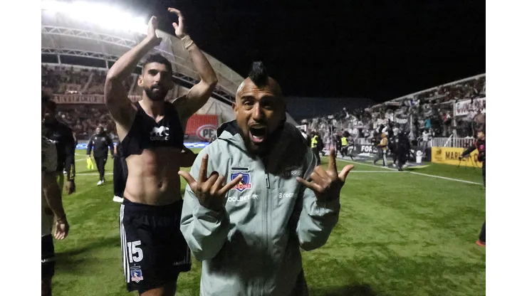 Arturo Vidal canta canción de la hinchada del Cacique. (Foto: Photosport)