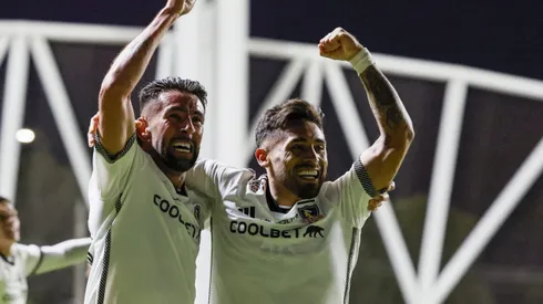 Futbol, Union La Calera vs Colo Colo. Fecha 25, campeonato Nacional 2024. El jugador de Colo Colo Marcos Bolados, derecha, celebra con Mauricio Isla tras marcar un gol contra Union La Calera durante el partido de primera division disputado en el estadio Nicolas Chahuan de La Calera, Chile. 16/10/2024 Andres Pina/Photosport Football, Union La Calera vs Colo Colo. 25th round, 2024 National Championship. Colo Colo's player Marcos Bolados, right, celebrates with Mauricio Isla after scoring against Union La Calera during a first division match at the Nicolas Chahuan stadium in La Calera, Chile. 16/10/2024 Andres Pina/Photosport