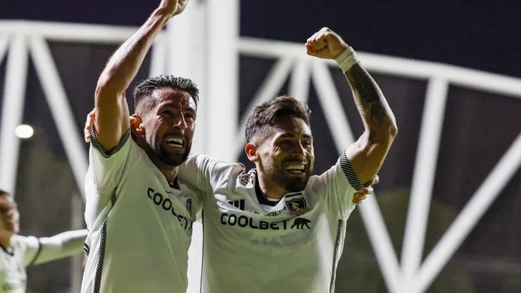 Futbol, Union La Calera vs Colo Colo. Fecha 25, campeonato Nacional 2024. El jugador de Colo Colo Marcos Bolados, derecha, celebra con Mauricio Isla tras marcar un gol contra Union La Calera durante el partido de primera division disputado en el estadio Nicolas Chahuan de La Calera, Chile. 16/10/2024 Andres Pina/Photosport Football, Union La Calera vs Colo Colo. 25th round, 2024 National Championship. Colo Colo's player Marcos Bolados, right, celebrates with Mauricio Isla after scoring against Union La Calera during a first division match at the Nicolas Chahuan stadium in La Calera, Chile. 16/10/2024 Andres Pina/Photosport