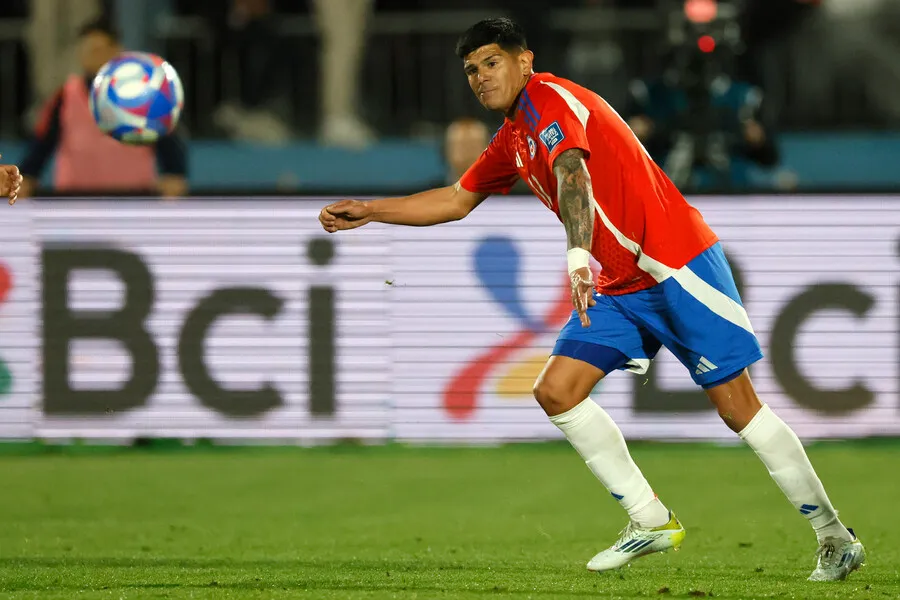 Pavez preocupa por su situación | Foto: Photosport