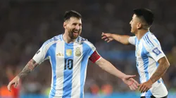 Lionel Messi le marca un triplete a Bolivia. (Foto: Photosport)