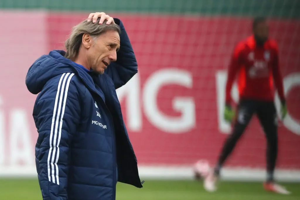 Ricardo Gareca anuncia que meditará su futuro en la Selección. (Foto: Photosport)