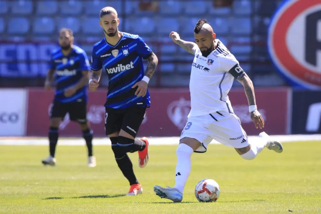 Arturo Vidal capitaneó a Colo Colo en la victoria sobre Huachipato en Talcahuano. (Foto: Marco Vasquez/Photosport)