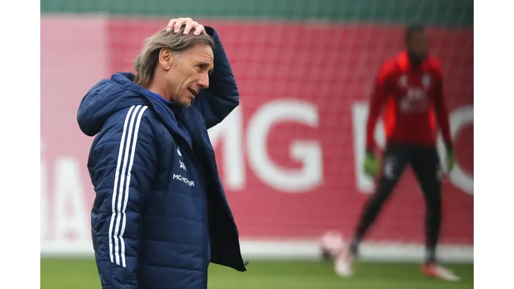Ricardo Gareca no se aventura a asegurar su continuidad en la Roja en caso de no conseguir un buen resultado ante Colombia. (Foto: Photosport)