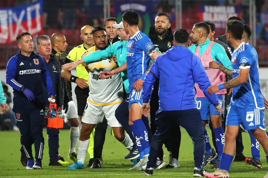 La noche descontrolada del atacante argentino | Foto: Photosport