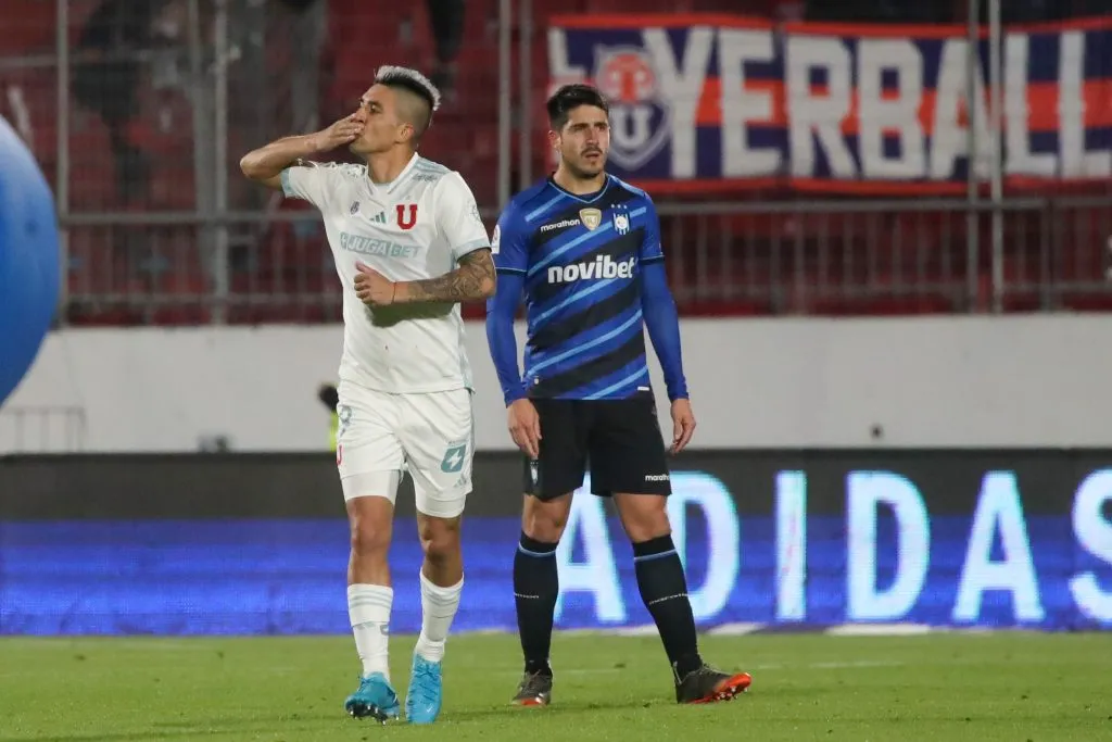Fernández quiere seguir celebrando goles y triunfos en la U | Foto: Jonnathan Oyarzun/Photosport