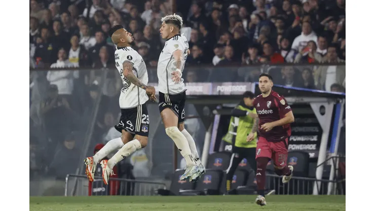 Carlos Palacios le hizo un monumento a Arturo Vidal.