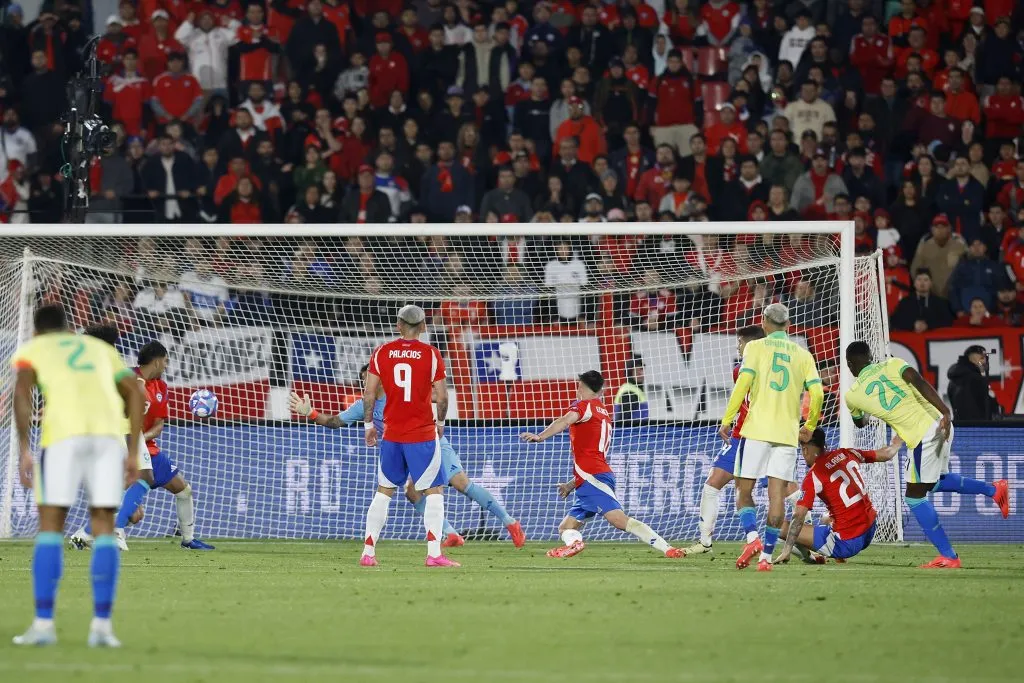 Luiz Henrique le marcó a la Roja en el minuto 89 de partido. (Foto: Photosport)