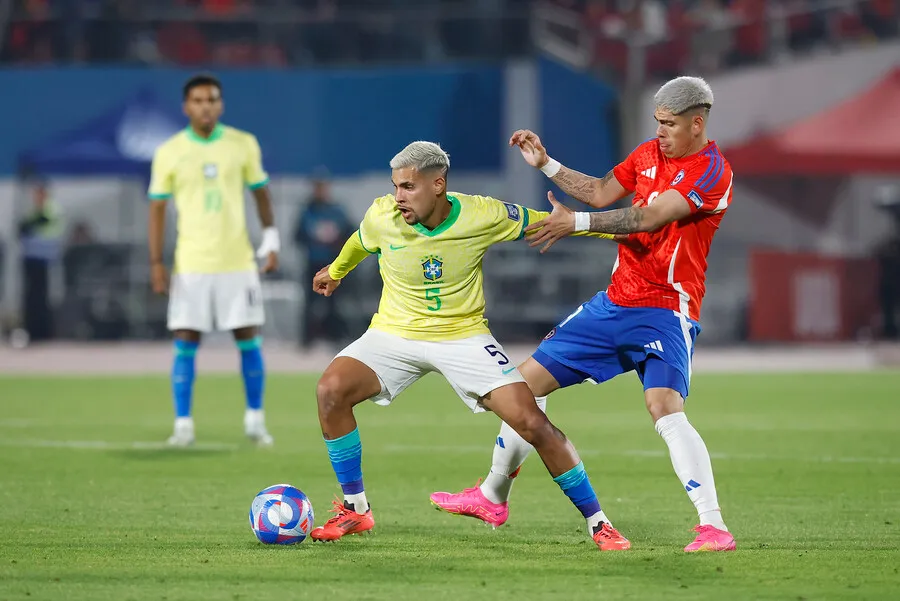 Palacios no tuvo buenos minutos ante Brasil. | Foto: Photosport
