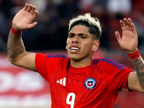 Carlos Palacios arma once histórico de La Roja y saca ronchas