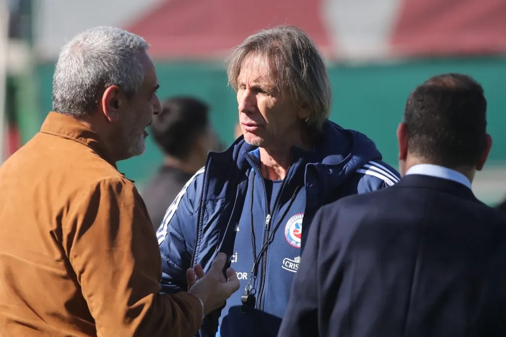 Milad y Gareca, dos que deben sacar el barco adelante (Photosport)