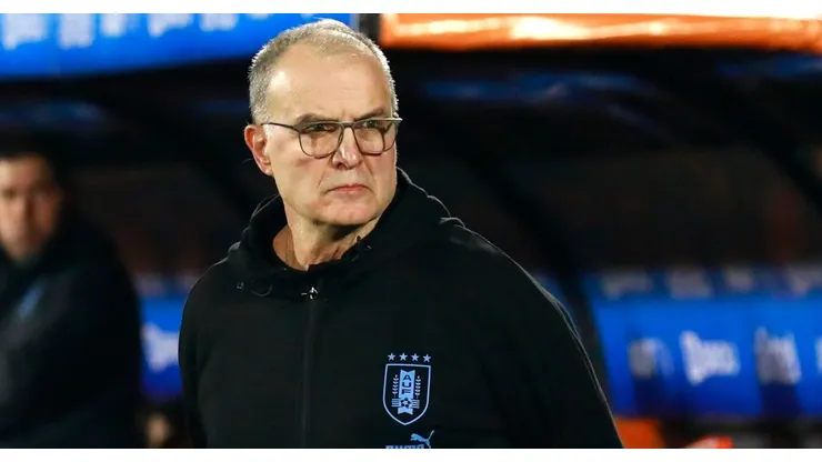 Marcelo Bielsa causa gran sorpresa en Uruguay por nominar a joven promesa de 17 años.