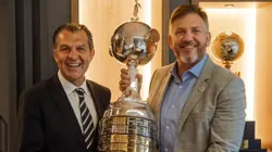 Aníbal Mosa estuvo de visita en la sede de la Conmebol, instancia donde conversó con el presidente, Alejandro Domínguez. (Foto: Alejandro Domínguez)