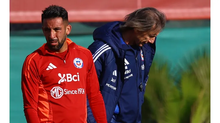Reportan que hay versión de un conflicto entre Mauricio Isla y Ricardo Garea. (Foto: Photosport)
