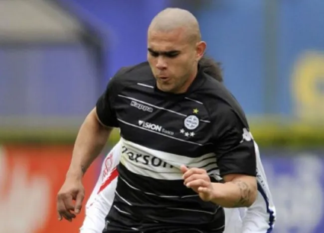 El “Torito” no logró brillar en Olimpia como sí lo hizo con Colo Colo