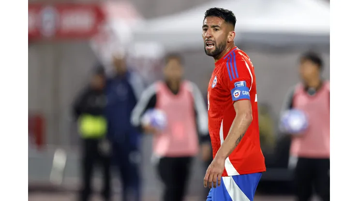 La Roja busca capitán ante la ausencia de Mauricio Isla.