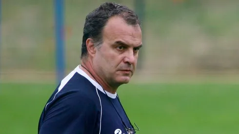 El "Loco" Bielsa está en el ojo del huracán en Uruguay.