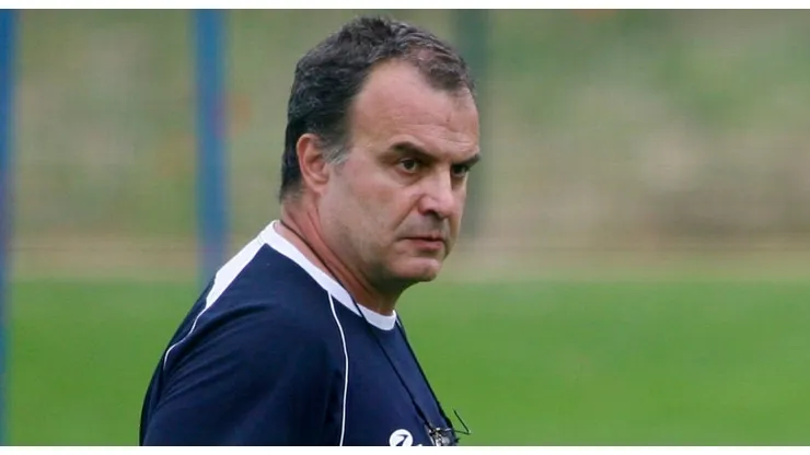 El "Loco" Bielsa está en el ojo del huracán en Uruguay.