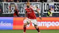 Leonel Herrera le para los carros a Arturo Vidal