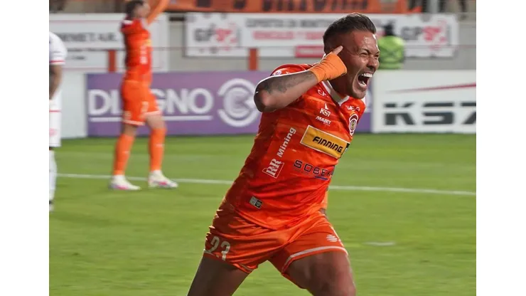 Javier Parraguez se autodedica el triunfo de Cobreloa.