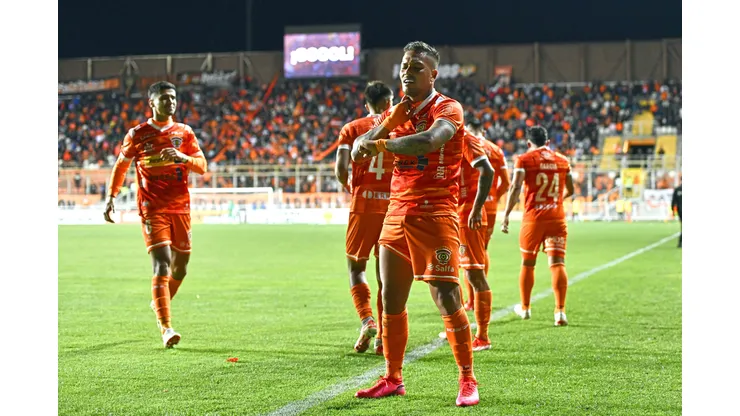 Javier Parraguez marcó dos goles para el triunfo de Cobreloa.