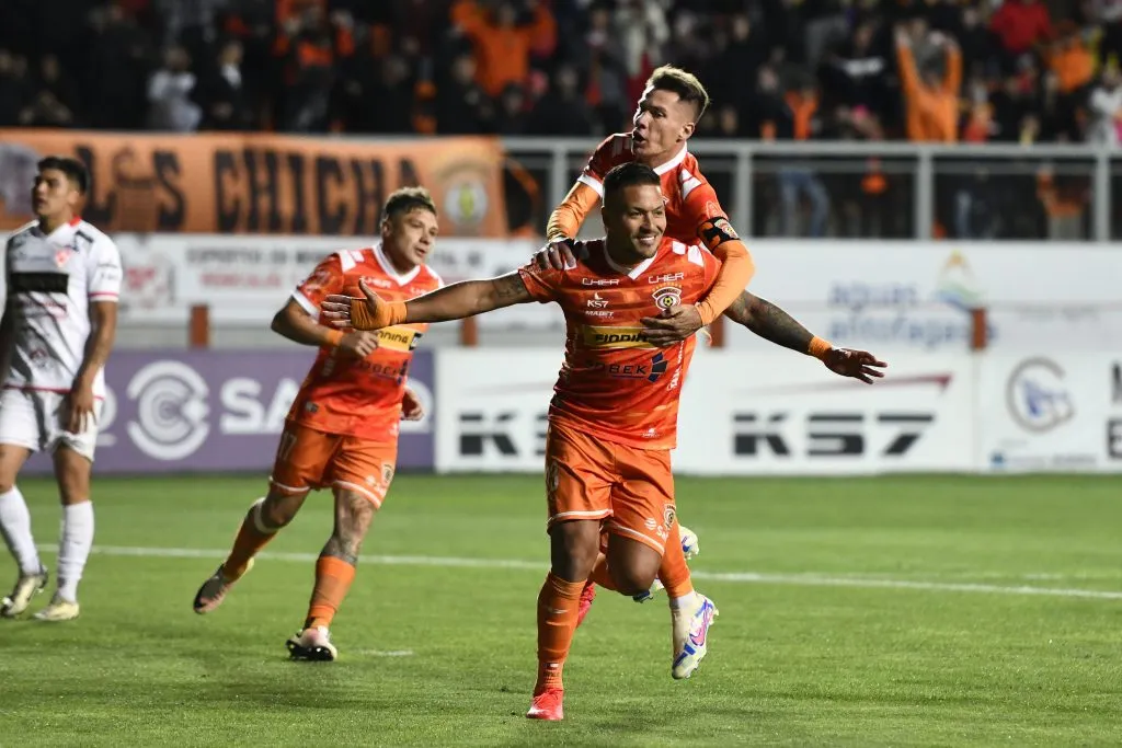 Cobreloa derrotó a Deportes Copiapó en el debut de César Bravo.