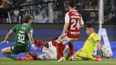 El Indio se lució en tres ocasiones en una misma jugada (Foto: Dragomir Yankovic/Photosport)