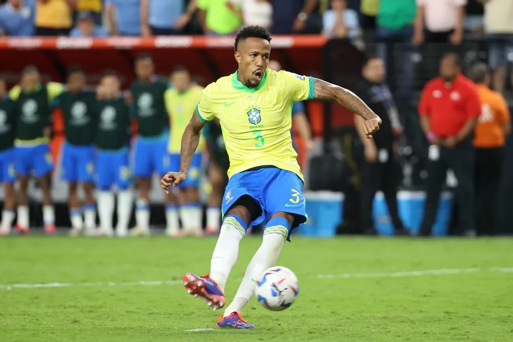 Eder Militao no estará ante La Roja.