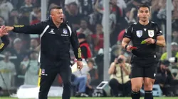 Jorge Almirón espera por las fechas que recibirá de suspensión. (Foto: Photosport)