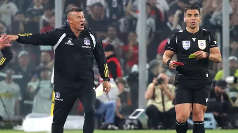 Jorge Almirón espera por las fechas que recibirá de suspensión. (Foto: Photosport)