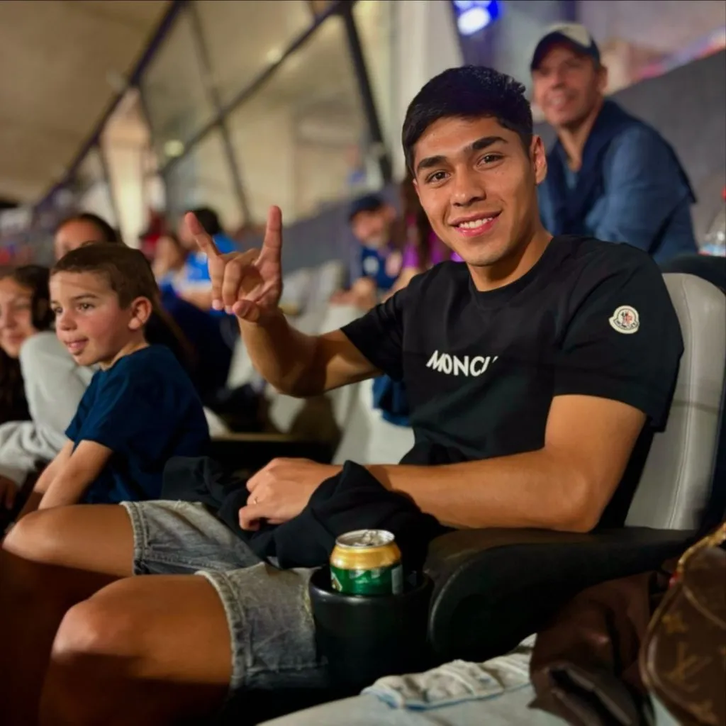 Darío Osorio estuvo en el Nacional apoyando a la U. (Foto: Universidad de Chile).