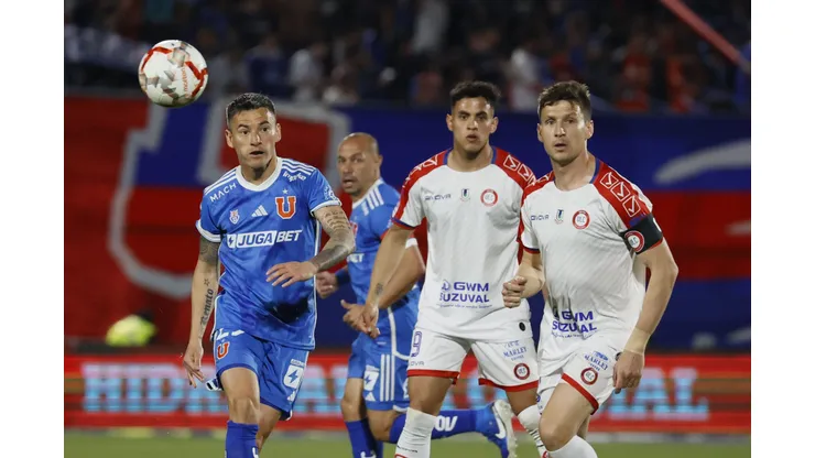 Universidad de Chile hace la tarea en el Nacional. (Foto: Photosport)