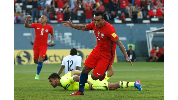 Esteban Paredes se refiere a cuatro jugadores de experiencia que, a su juicio, aún pueden jugar en la Selección Chilena. (Foto: Photosport)