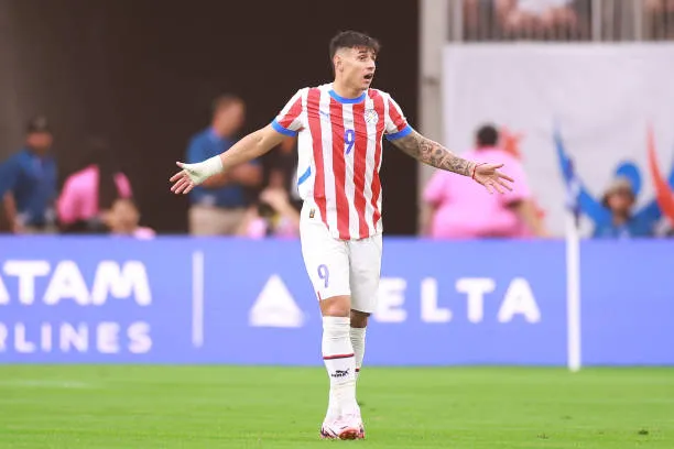 Adam Bareiro priorizó la mini pretemporada con Marcelo Gallardo antes que ir con su selección (Getty Images)