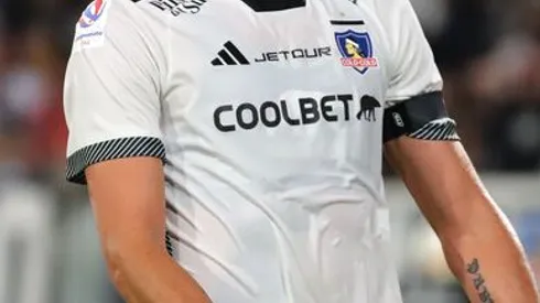 El Cacique se empieza a despedir de un jugador.