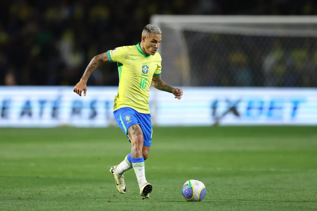Guilherme Arana se quedó fuera del duelo contra La Roja en el Estadio Nacional.