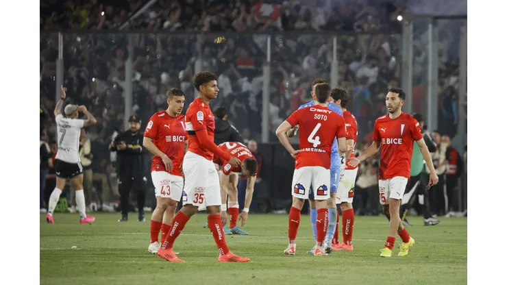 Universidad Católica cayó ante Colo Colo en el estadio Monumental. (Foto: Photosport)