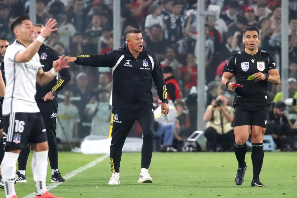 Jorge Almirón fue expulsado en partido de Colo Colo ante Universidad Católica. (Foto: Photosport)