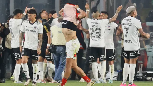 Histórico albo le toca la oreja a la U tras el triunfo de Colo Colo (Foto: Dragomir Yankovic/Photosport)