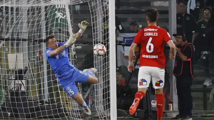Sebastián Pérez fue, hasta el gol de Javier Correa, una de las figuras de Universidad Católica en el Estadio Monumental.